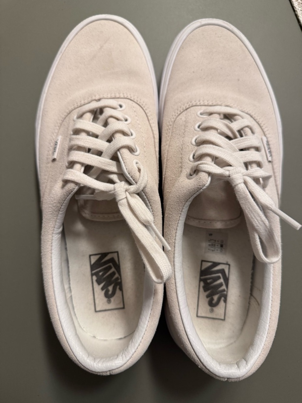 Vans Low-Top Sneakers in Light Beige/white Suede